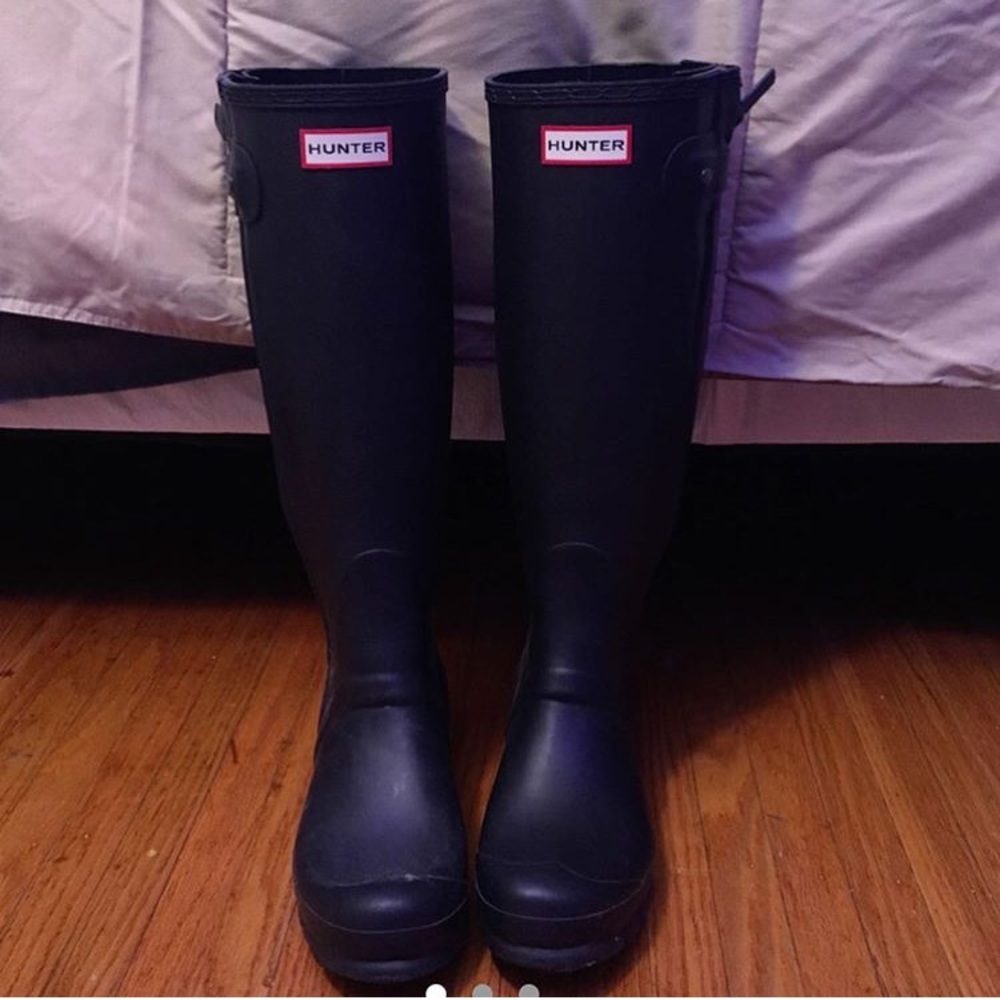 Size Women’s US 8 Black Dull Hunters